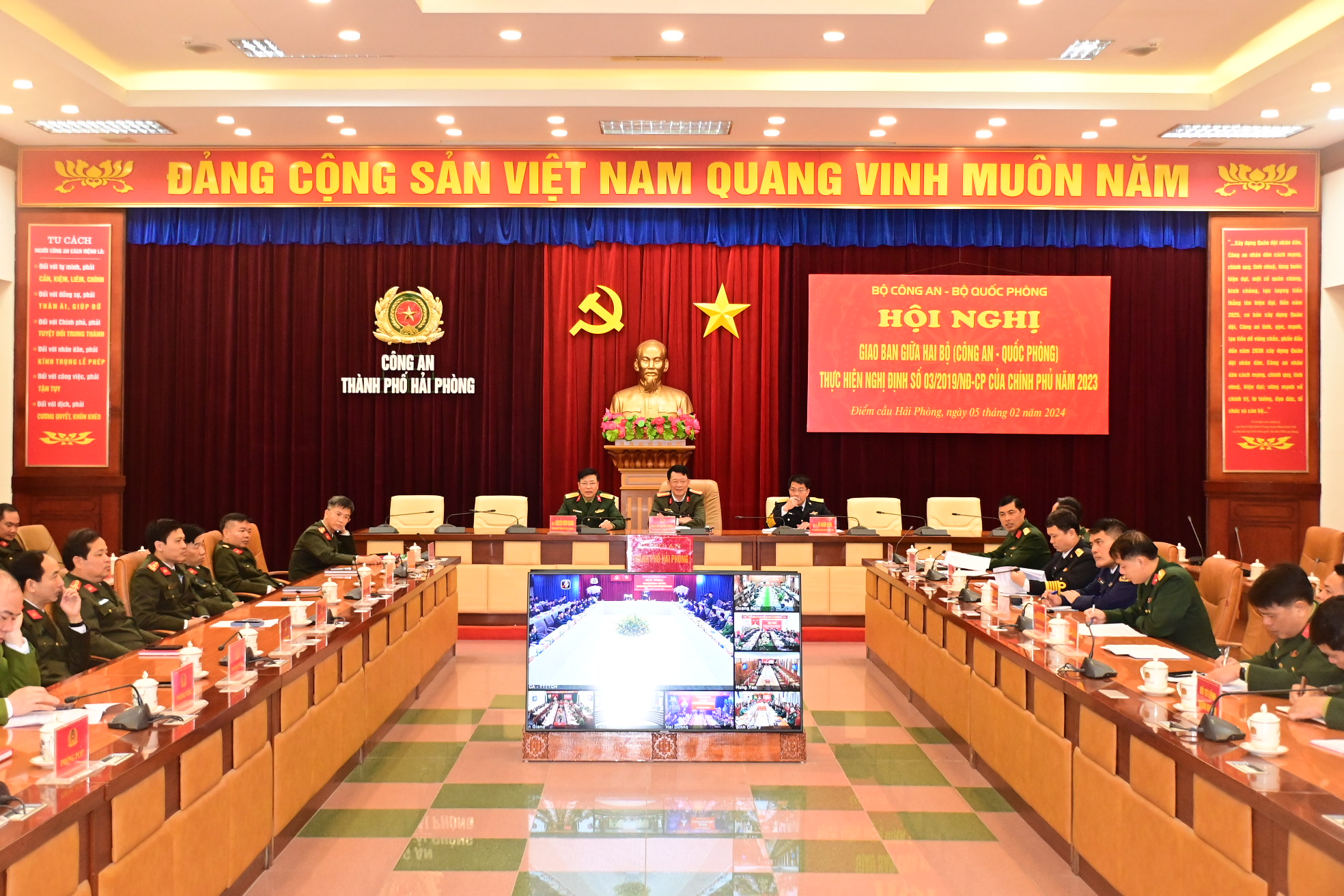Phối hợp, hiệp đồng chặt chẽ hơn nữa trong thực hiện nhiệm vụ quốc phòng, an ninh